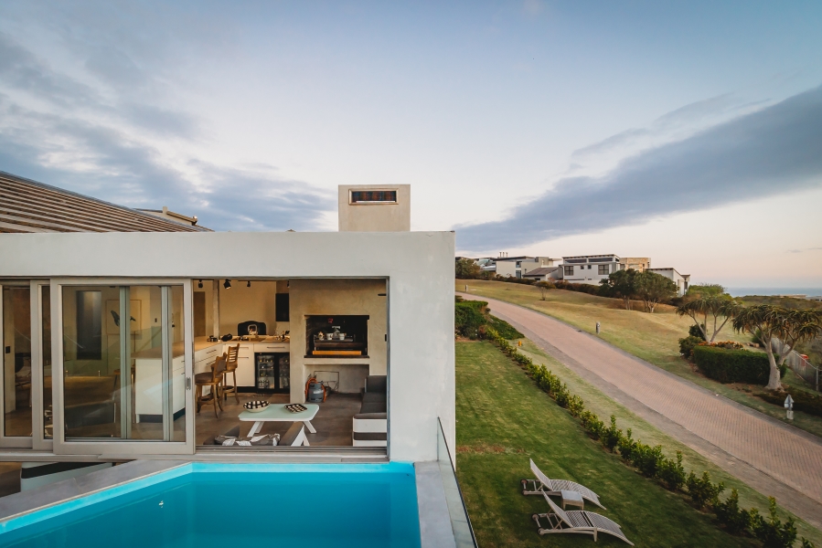 4 Bedroom Property for Sale in Herolds Bay Western Cape